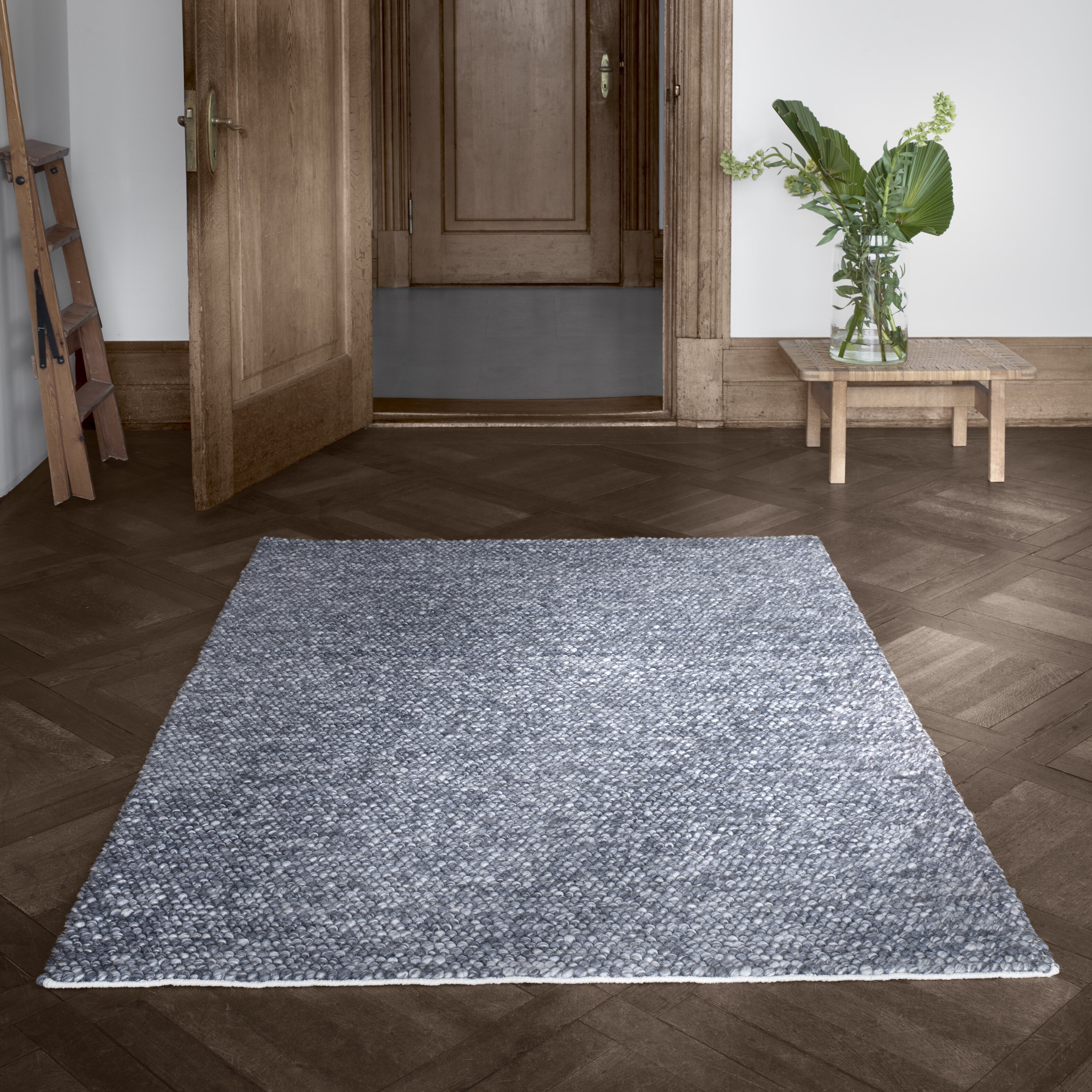 Drops Modern Woven Wool Rug In Dark Grey